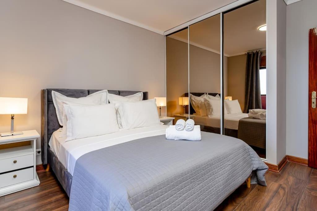 Luxe Sunset Lisbon Caparica Apartment